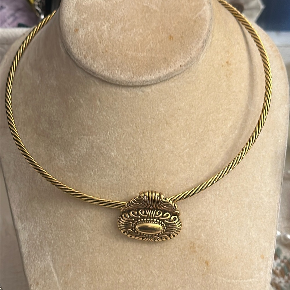 Vintage Premiere Designs gold pendant/necklace